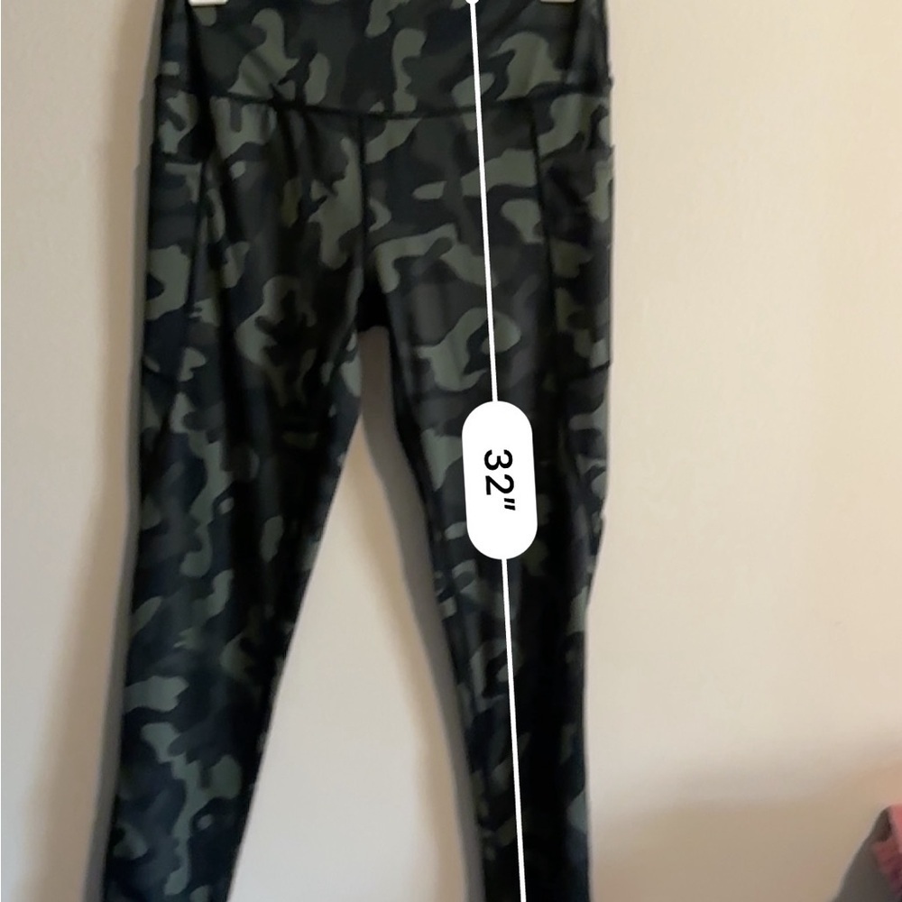 Colosseum Camo Sports Bra/Leggings Set M - Picture 8 of 10